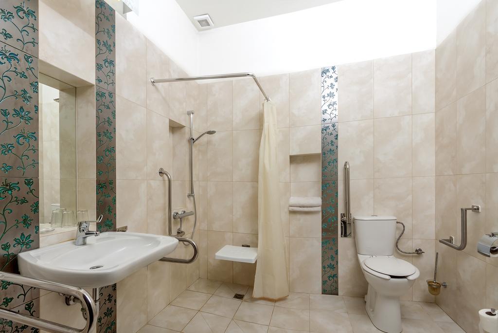 Palac Nieznanice Zabytek Goscinny Ze Spa 객실 사진