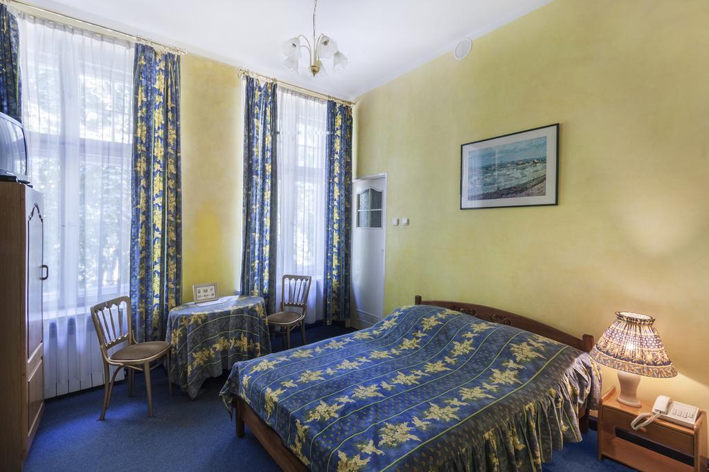 Palac Nieznanice Zabytek Goscinny Ze Spa 객실 사진